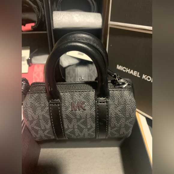 Michael Kors Micro Duffle Keychain (price for one) - Picture 2 of 8